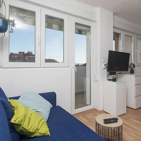Makaria Apartment *