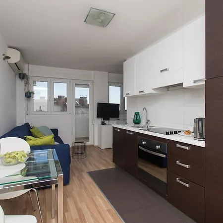 Makaria Apartment *
