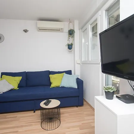 Makaria Apartment *